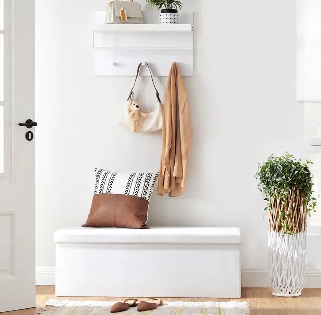 Biała pufa skórzana z guzikami C1-P37