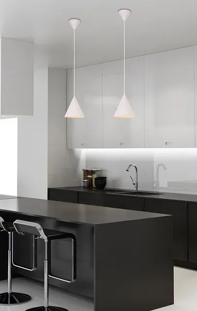 Biała metalowa lampa wisząca - 19X V014 M9-F21