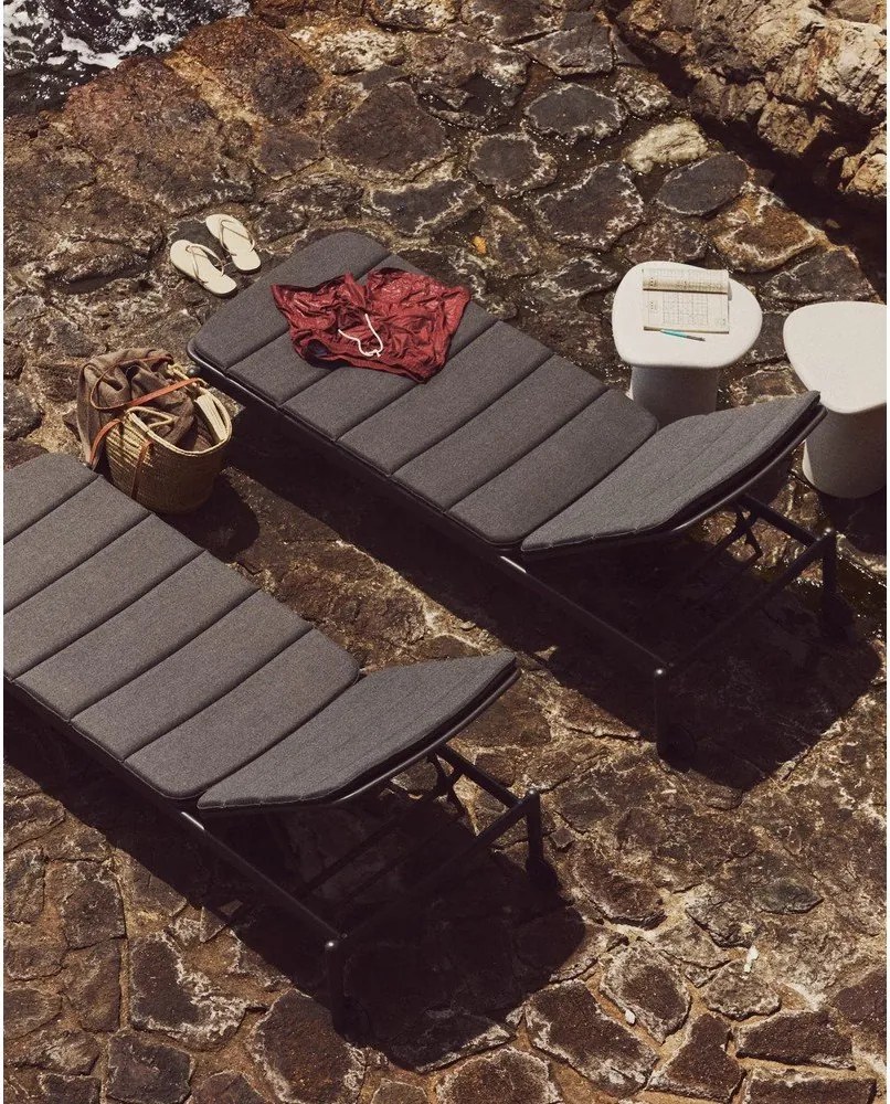 Czarny metalowy leżak ogrodowy Marcona – Kave Home