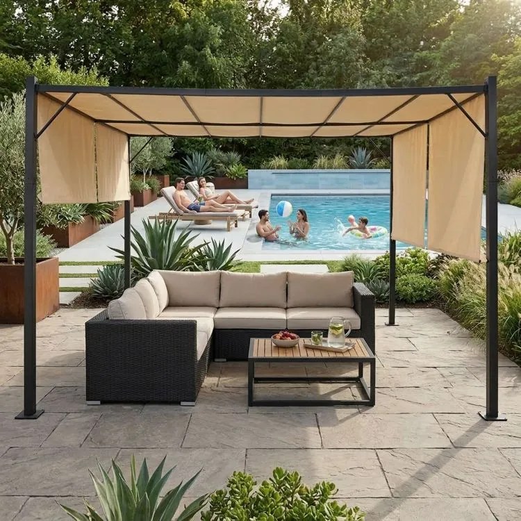 Beżowa pergola ogrodowa FG-362 z regulowanym zadaszeniem i roletami bocznymi