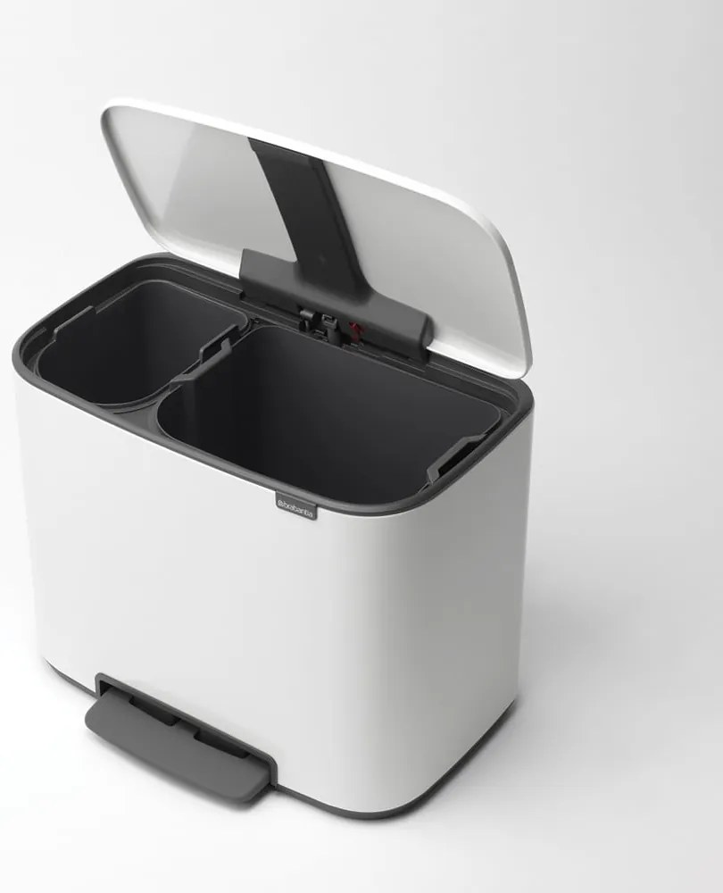 Biały stalowy kosz na śmieci z padałem do segregacji odpadów 34 l Bo – Brabantia