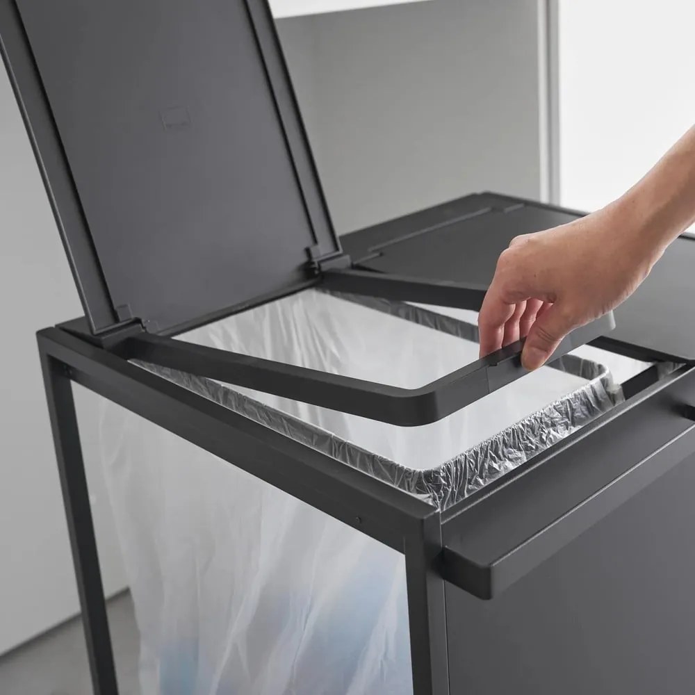 Czarny metalowy kosz na śmieci do segregacji odpadów Tower – YAMAZAKI