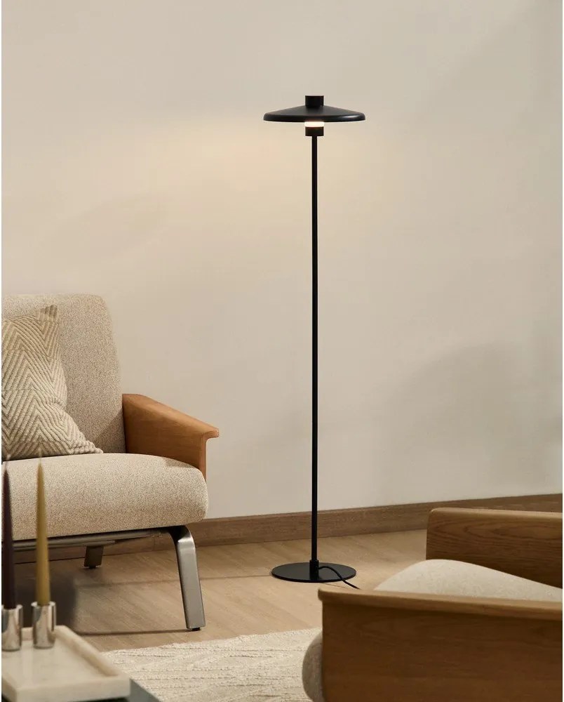 Czarna lampa stojąca z metalowym kloszem (wysokość 130 cm) Nuvira – Kave Home