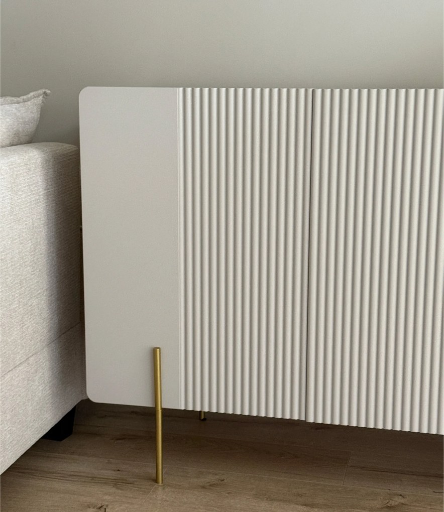 Komoda Malmi 150 cm trzydrzwiowa - kaszmir / złote nóżki