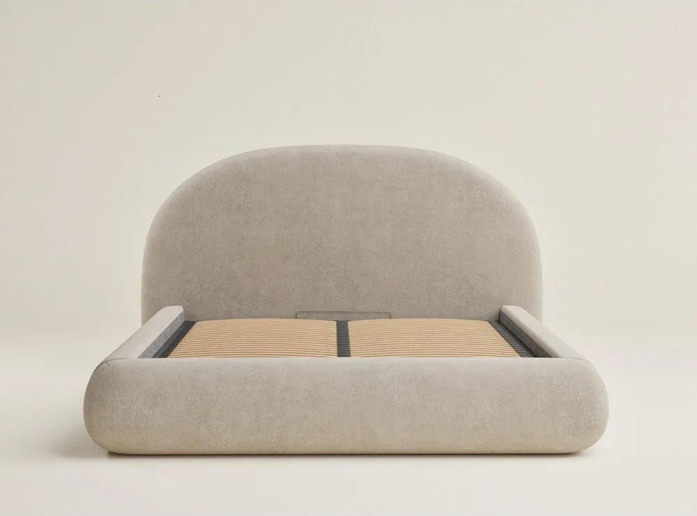 Beżowe tapicerowane łóżko dwuosobowe ze schowkiem ze stelażem 160x200 cm Maumere – Maison de Rêve