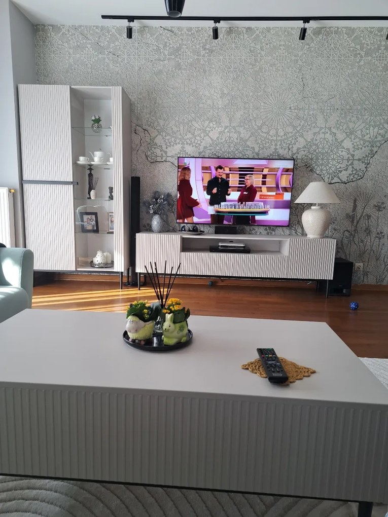 Szafka RTV Nicole 200 cm z wnęką i szufladami - kaszmir / czarne nóżki