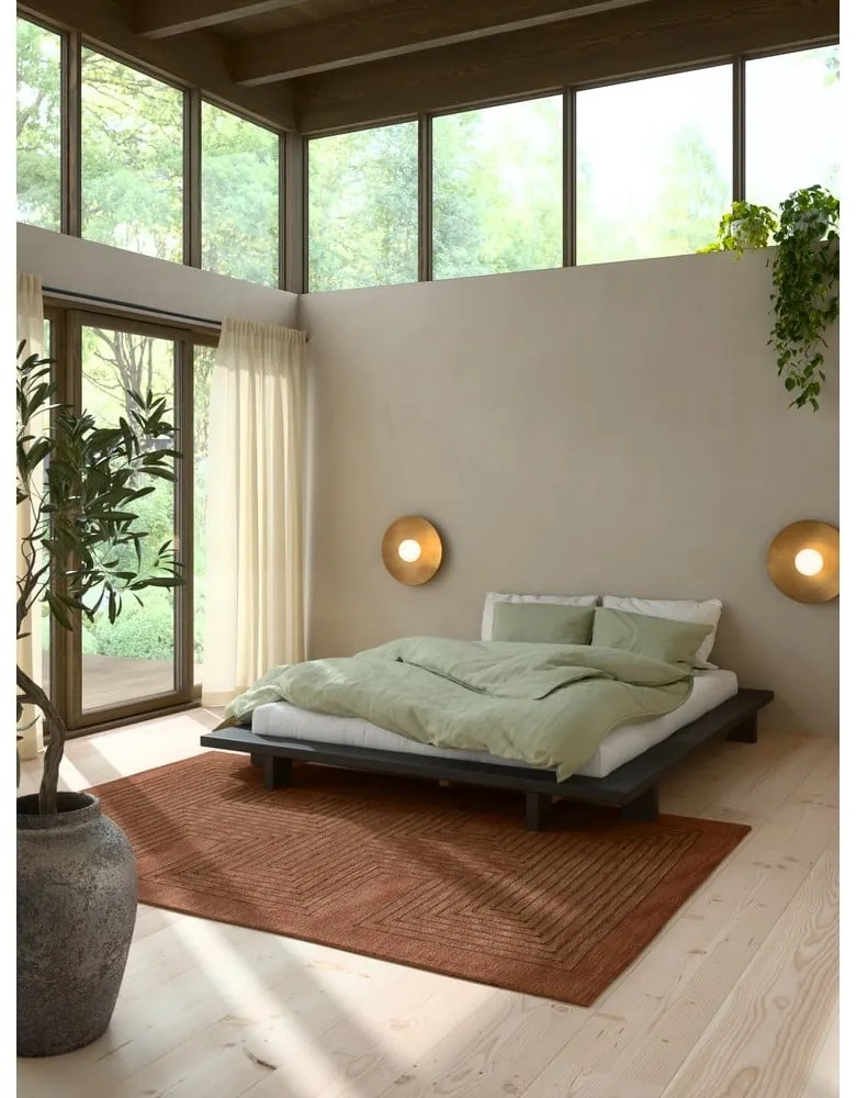 Czarne podwójne łóżko z drewna sosnowego z rusztem 140x200 cm Japan - Karup Design