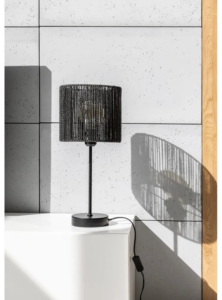 Czarna lampa stołowa z kloszem z plecionki trzcinowej (wysokość 48 cm) Foresto – GTV