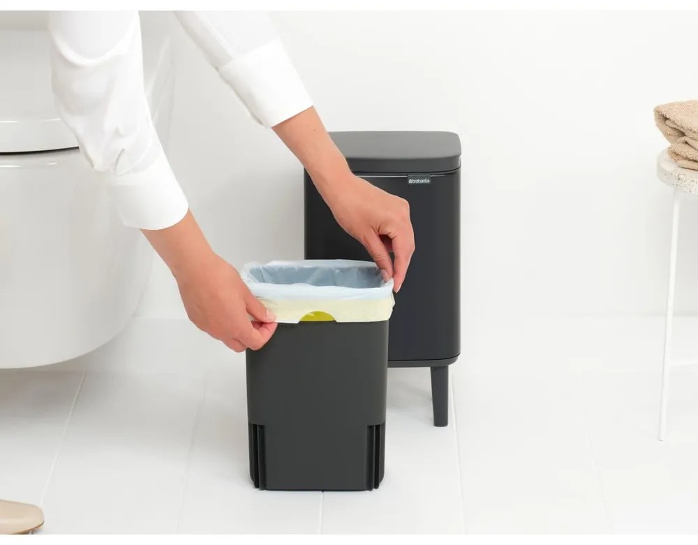 Stalowy kosz na śmieci w kolorze matowej czerni 4 l Bo Hi – Brabantia