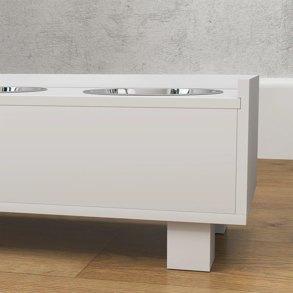 PawHut Podwyższona Stacja Karmienia dla Psów, z Wyjmowaną Matą Antypołykania, 2 Miski Aluminiowe, Schowek, Biały