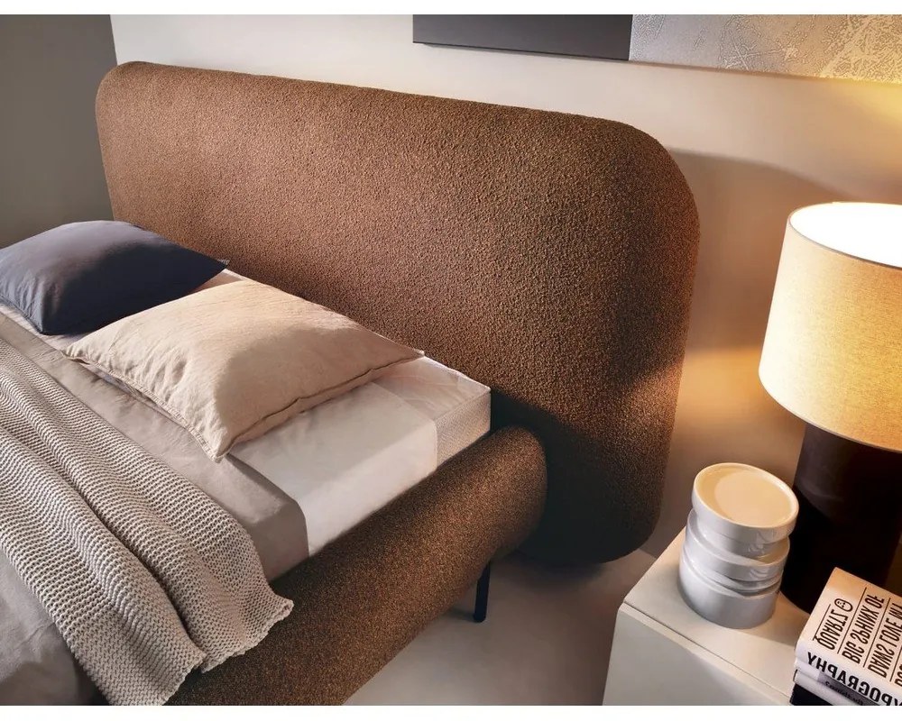 Tapicerowane łóżko dwuosobowe ze schowkiem ze stelażem 160x200 cm w kolorze terakoty Pointt – ELTAP