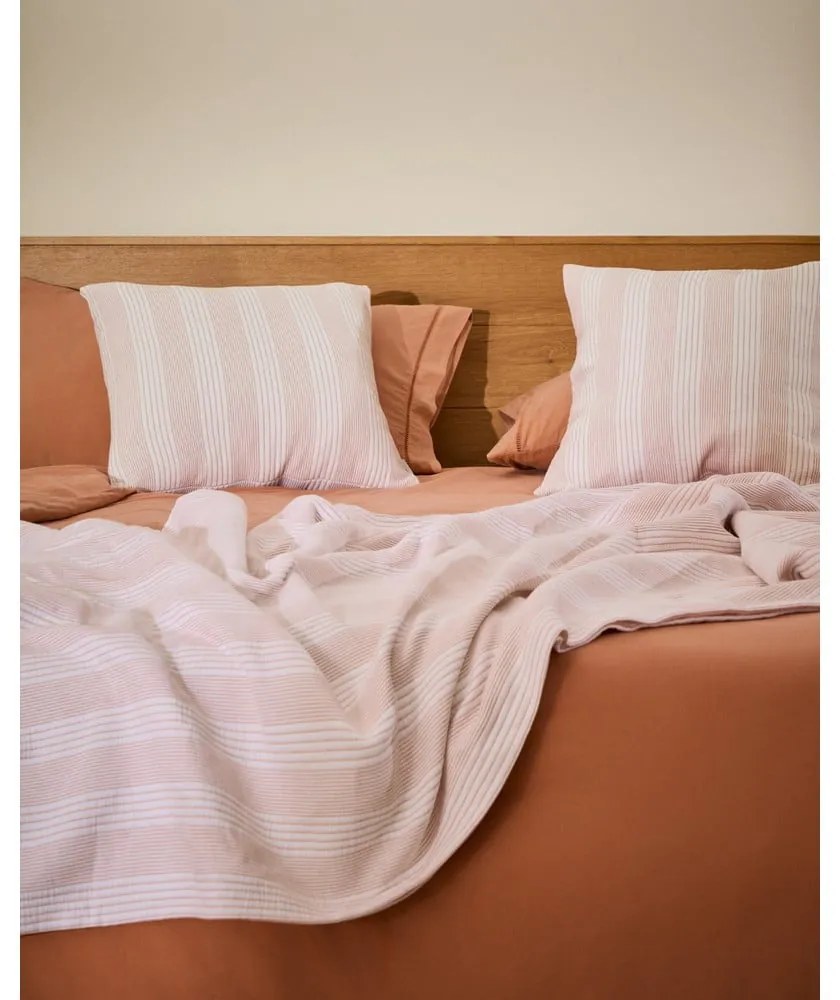 Czerwono-biała bawełniana narzuta pikowana 240x260 cm Macie – Kave Home