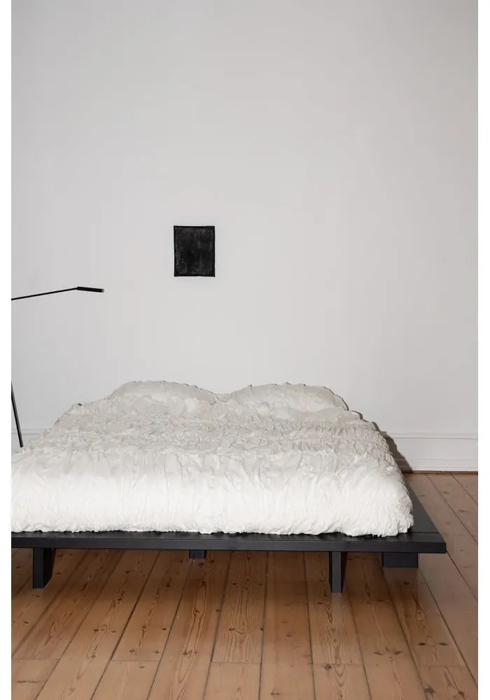 Czarne podwójne łóżko wykonane z drewna sosnowego z siatką 180x200 cm Japan - Karup Design