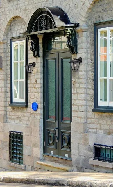 Czarna zewnętrzna lampa ścienna P2-A20