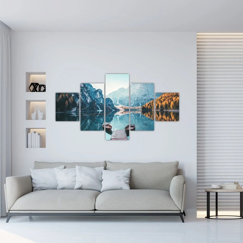Obraz - Łodzie na jeziorze Braies (125x70 cm)