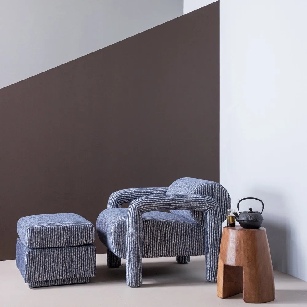 Szaroniebieski tapicerowany podnóżek Lou – WOOOD
