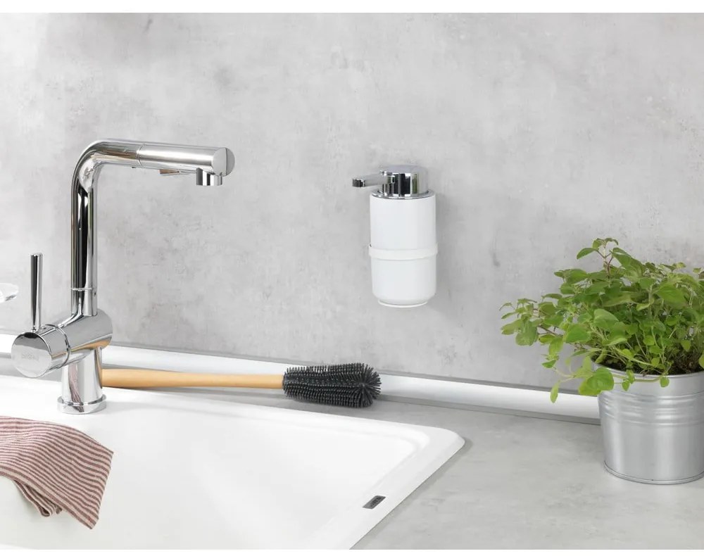 Biały samozaciskowy ceramiczny dozownik do mydła 0,25 l Woya – Wenko