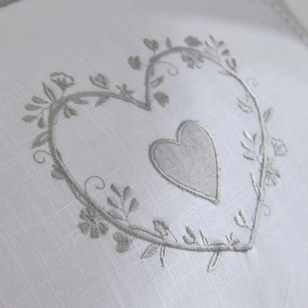 Poduszka dekoracyjna do salonu CONSTANCE, haftowane serduszko, bawełna, 30 x 50 cm