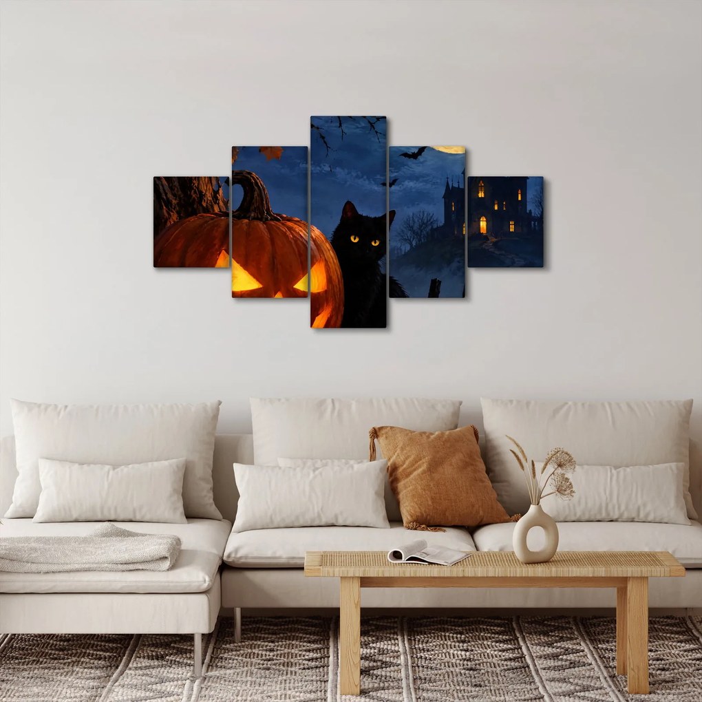 Obraz - Czarny kot przy świecącej dyni na Halloween (125x70 cm)