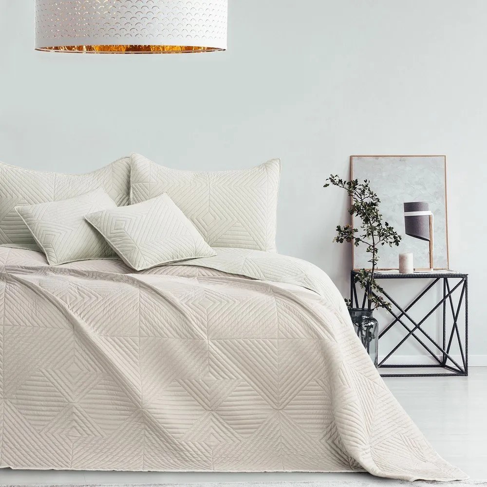 Kremowa narzuta pikowana z mikrowłókna 220x240 cm Softa – Restilo