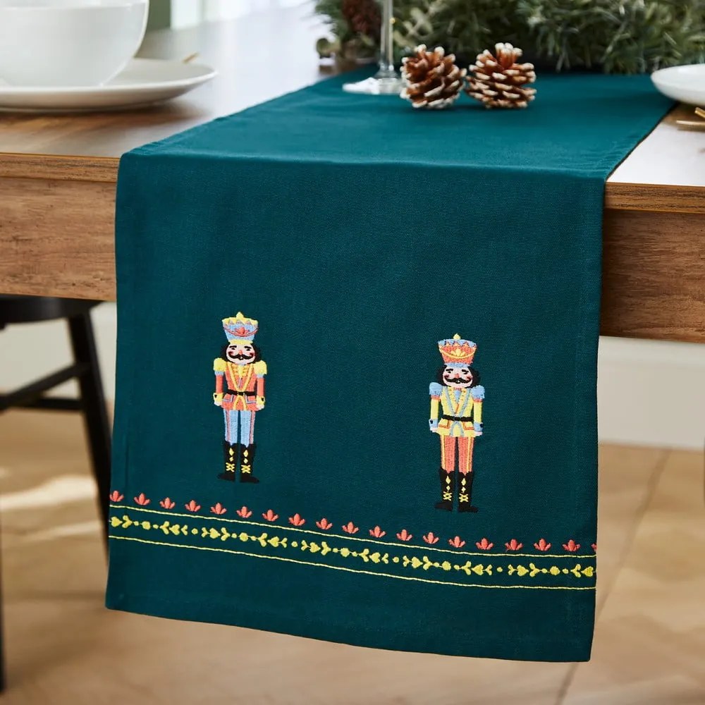 Bawełniany bieżnik ze świątecznym motywem 33x220 cm Nutcracker – Catherine Lansfield