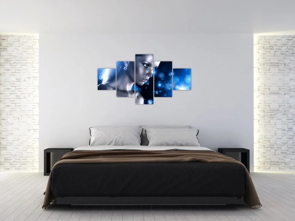 Obraz kobiety w niebieskim blasku (125x70 cm)