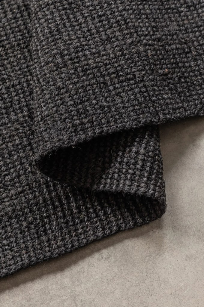 Dywan naturalny jutowy ręcznie tkany Boucle czarny 80 cm x 150 cm