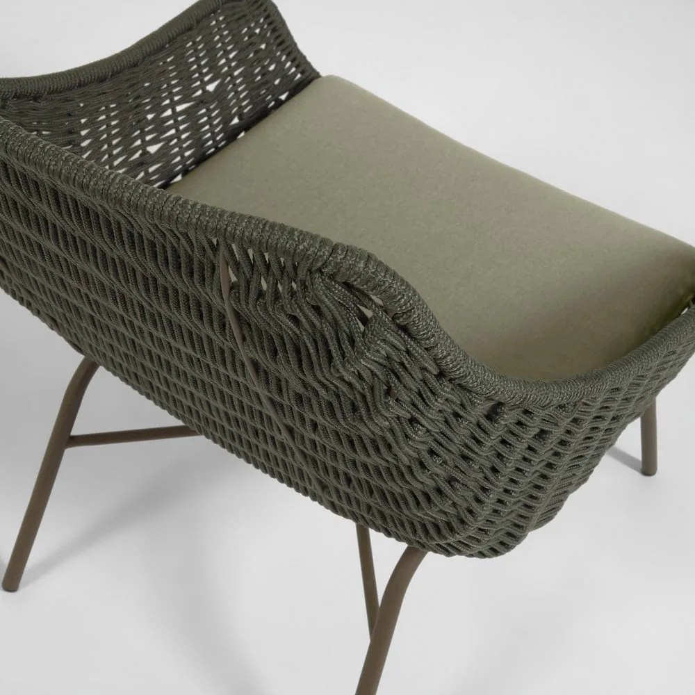 Zielony fotel ogrodowy Kave Home Abeli
