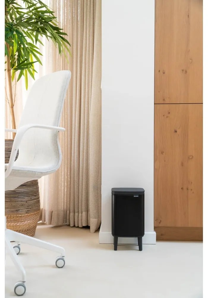 Stalowy kosz na śmieci w kolorze matowej czerni 4 l Bo Hi – Brabantia