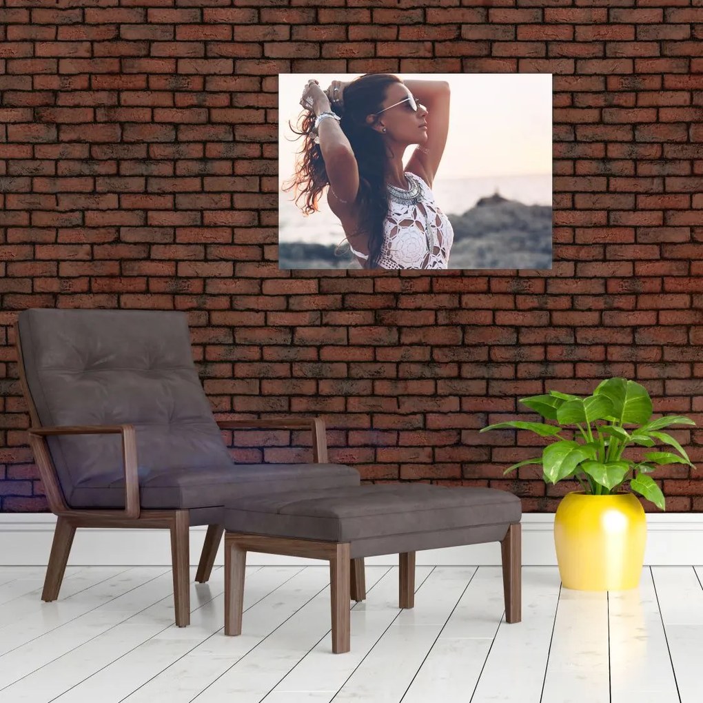 Obraz na szkle kobiety na plaży (70x50 cm)