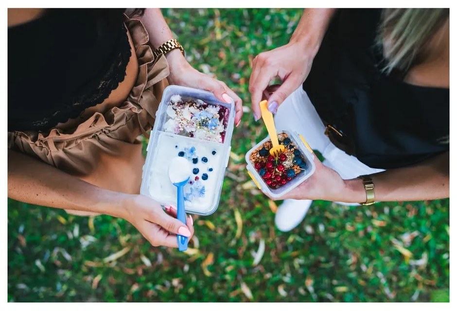 Niebieski pojemnik na przekąskę i obiad ze sztućcami, Vialli Design, 650ml+230m