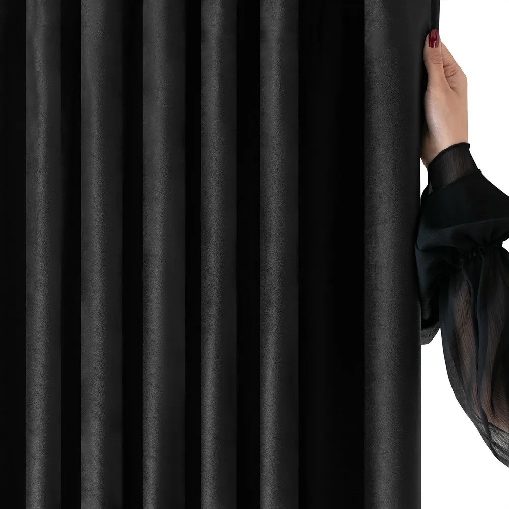 Czarna aksamitna zasłona częściowo zaciemniająca (dimout) 400x175 cm Velto – Filumi