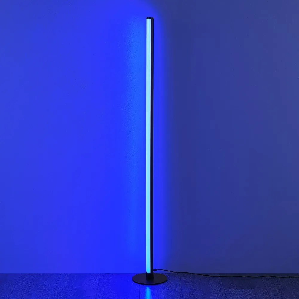 Czarna lampa stojąca LED (wysokość 110 cm) Tendo – Reality