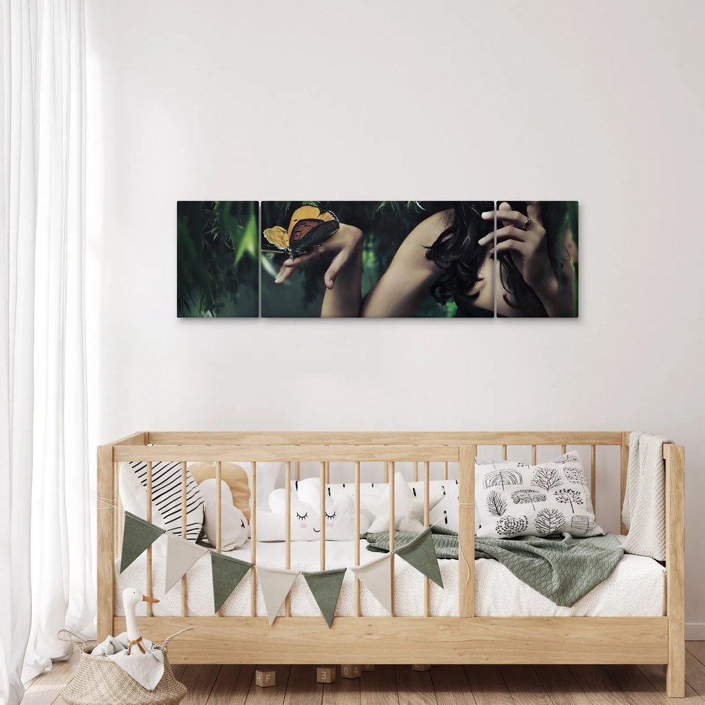 Obraz pełnej wdzięku kobiety z motylem (170x50 cm)