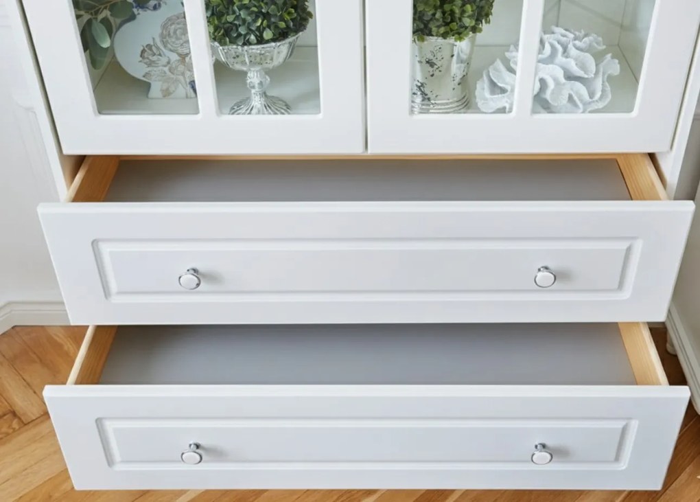 Regał na książki biały, przeszklony, 2 drzwi, 3 szuflady, Alexandra. Witryna 2 drzwiowa do salonu. Meble w stylu angielskim Victoria.