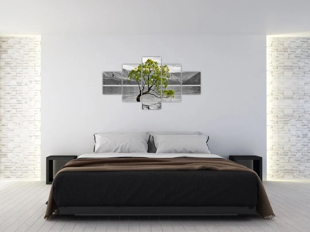 Obraz drzewa na środku jeziora (125x70 cm)