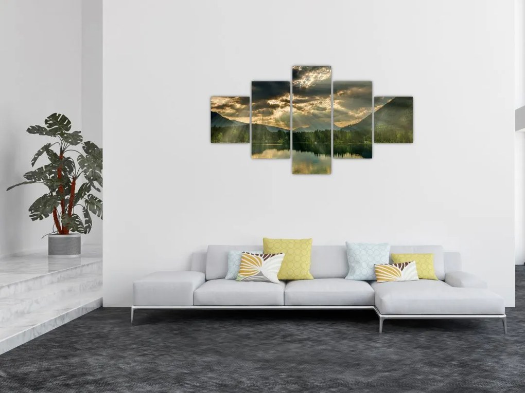 Obraz jeziora, przez które prześwieca słońce (125x70 cm)