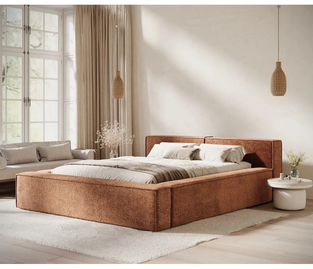 Pomarańczowe tapicerowane łóżko dwuosobowe ze schowkiem i stelażem 160x200 cm Voliera – Maison de Rêve