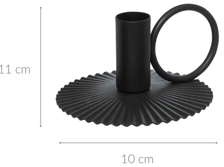 Metalowy świecznik na prążkowanej podstawce