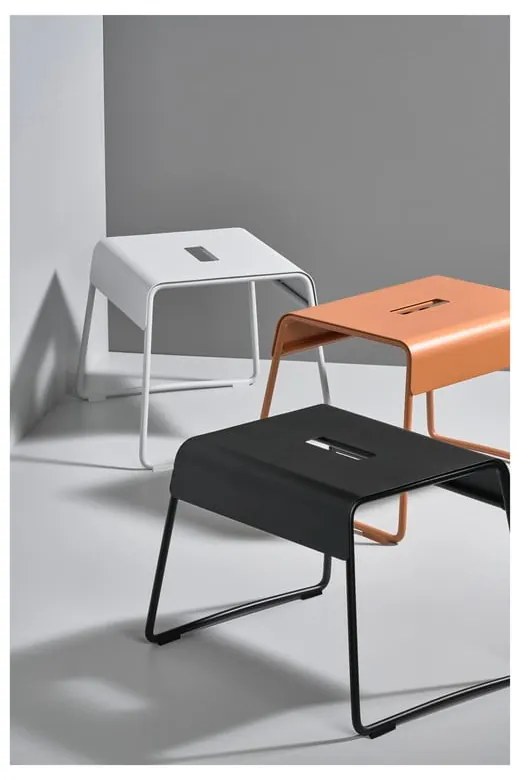 Czarny stołek A-stool − Zone