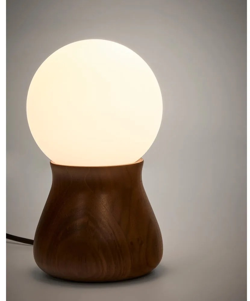 Ciemnobrązowa lampa stołowa z litego drewna kauczukowego (wysokość 26 cm) Okeni – Kave Home