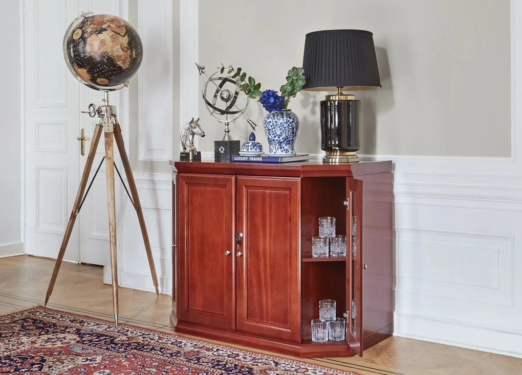 Elegancka komoda barek Diamante, boczne drzwi przeszklone, przednie zabudowane. Komoda fornirowana, pięknie wykonana, w zabudowanej części zmieści się mała lodówka.
