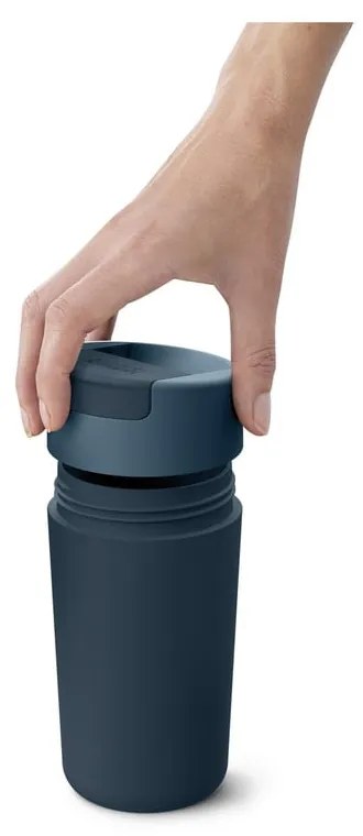 Anytracytowo-granatowy kubek podróżny 450 ml Sipp – Joseph Joseph