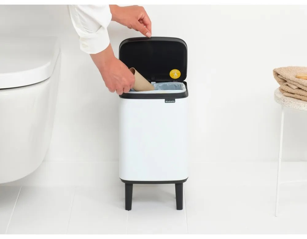 Biały stalowy kosz na śmieci 4 l Bo Hi – Brabantia