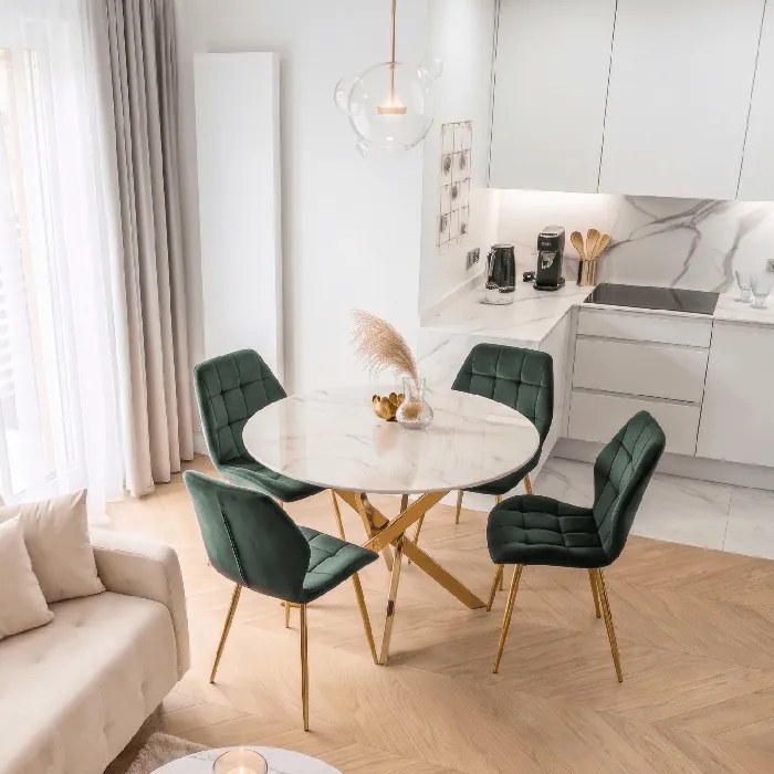 Zestaw Stół Okrągły BALI 100 cm Biały Marmur/Złoty i 4 Krzesła Tapicerowane LUCKY Zielone Glamour