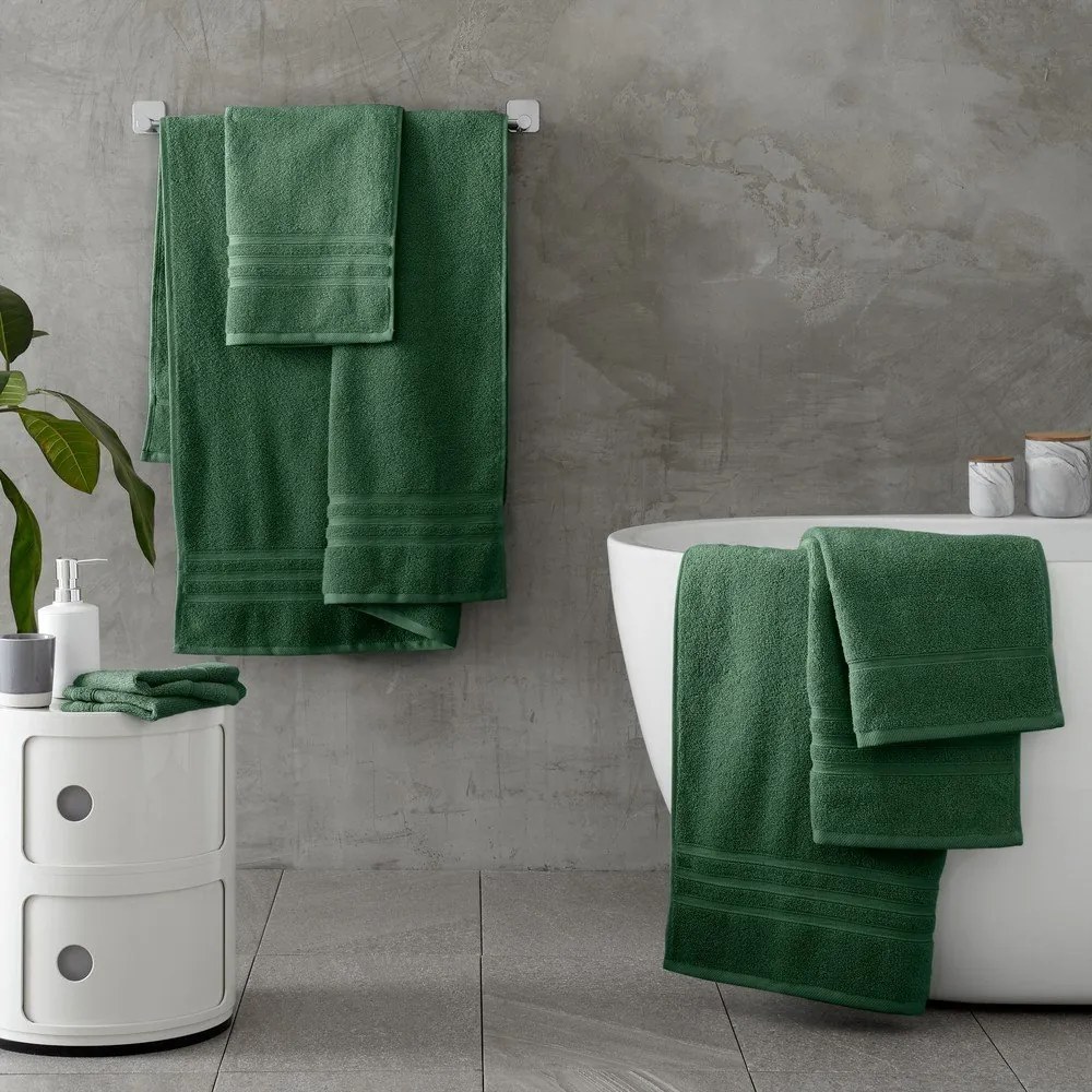 Ciemnozielony bawełniany ręcznik kąpielowy frotte 70x120 cm Zero Twist – Catherine Lansfield