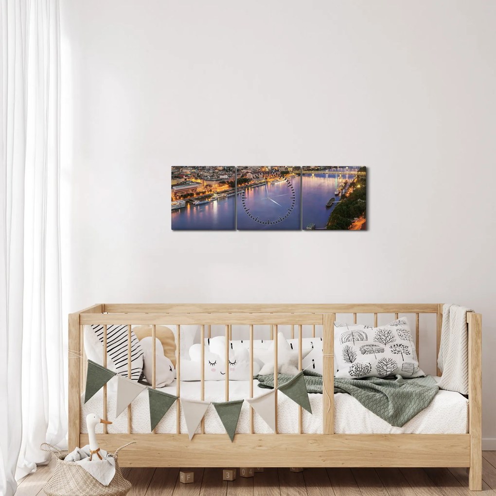 Obraz nocnego miasta Bratysławy z rzeką (z zegarem) (90x30 cm)