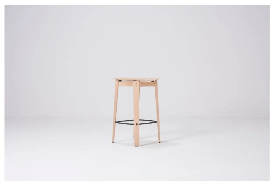 Hoker z litego drewna dębowego w naturalnym kolorze (wysokość siedziska 65 cm) Nora – Gazzda