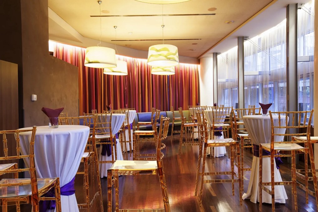 Hoker restauracyjny Chiavari Bar 75 z wysokim oparciem