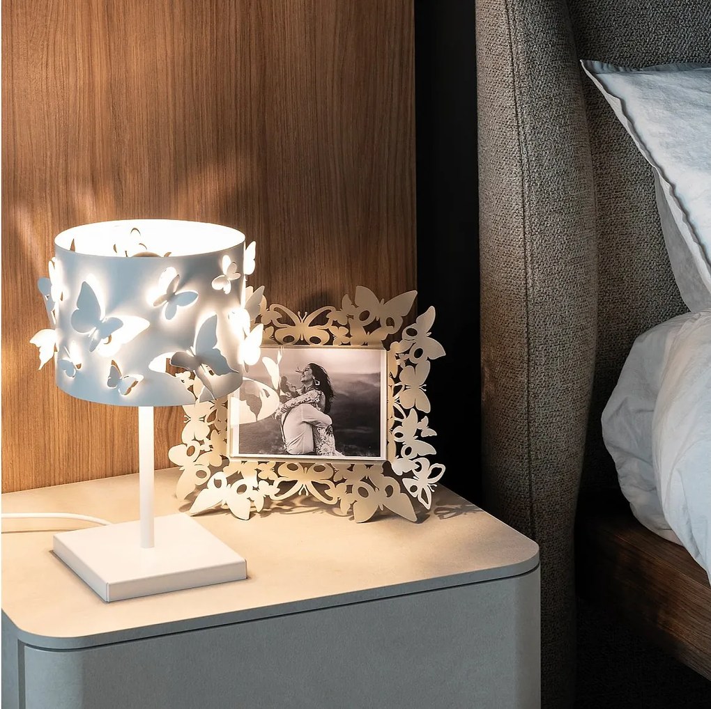 Lampa stołowa Farfallosa 20x20x37 cm z perforowanego żelaza, motywy motyli, dekoracyjny efekt światła, E27, made in Italy, zielona